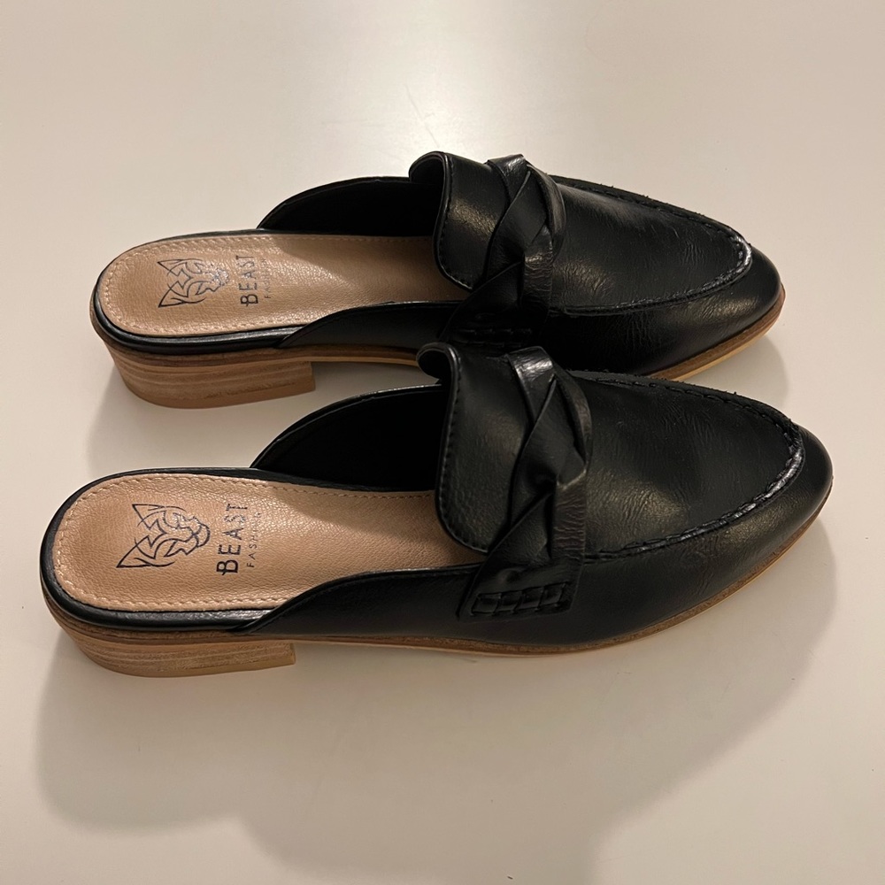 Size 5.5 black woven detail dressy pointed toe mule loafers shoe